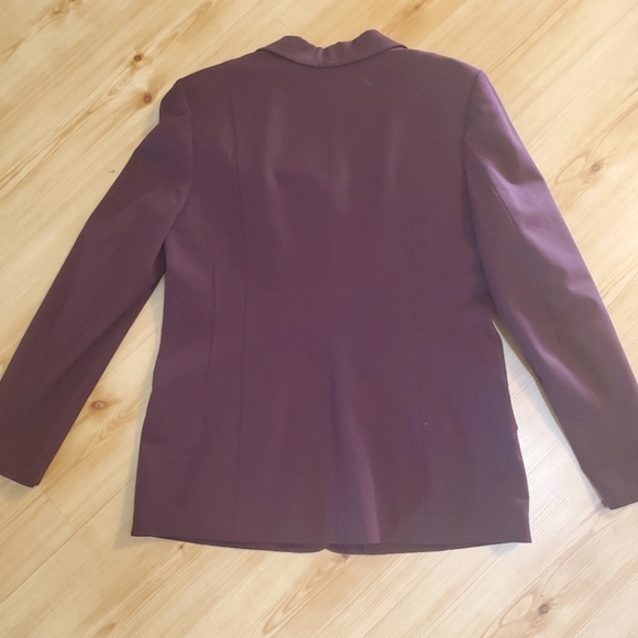 Caslon Women's Two-piece Classic Suit - Picture 5 of 13